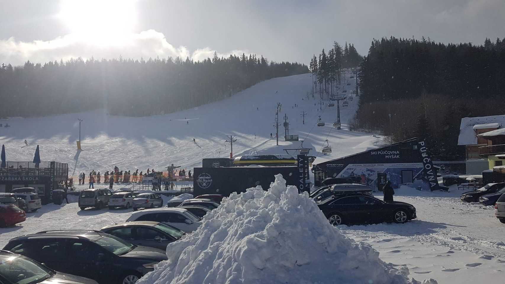 Pohled na ski mysak ze spodni stanice