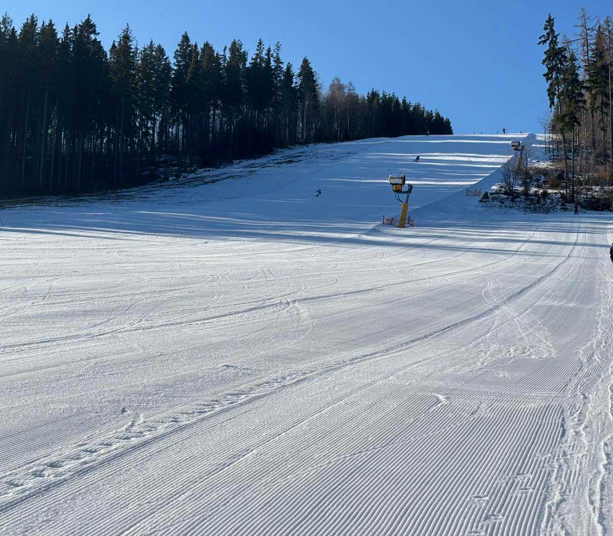 zrolbovaná sjezdovka na Myšáku.